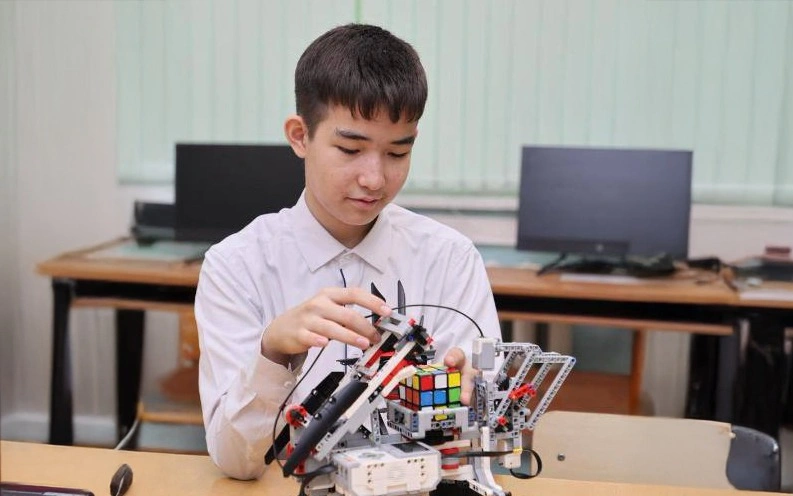 كۋبيك-رۋبيكتى 1 مينۋتتا جينايتىن روبوت جاسالدى