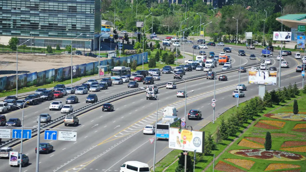 ەلىمىزدە جۇمىس ۋاقىتىن ءبىر ساعاتقا قىسقارتۋ ۇسىنىلدى