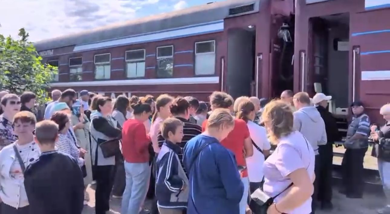 دارىگەرلەر مەن زاڭگەرلەر ءبىر قۇرامدا شالعاي اۋىلدارعا ناقتى كومەك كورسەتىپ ءجۇر