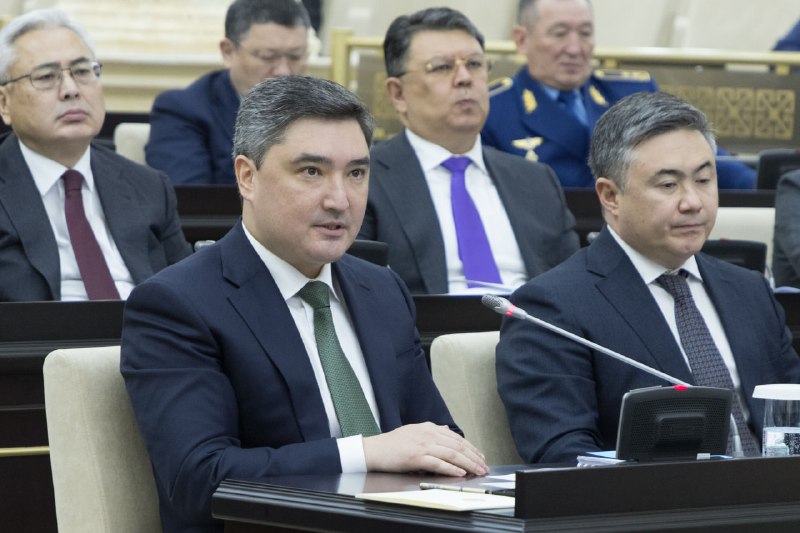 ولجاس بەكتەنوۆ: قازاقستاننىڭ مەملەكەتتىك قارىزى تومەن بولۋى ءتيىس