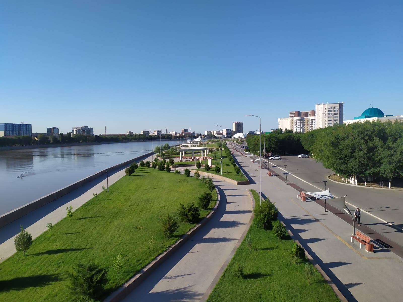 ساياحاتشىلار قاتارى ارتىپ كەلەدى