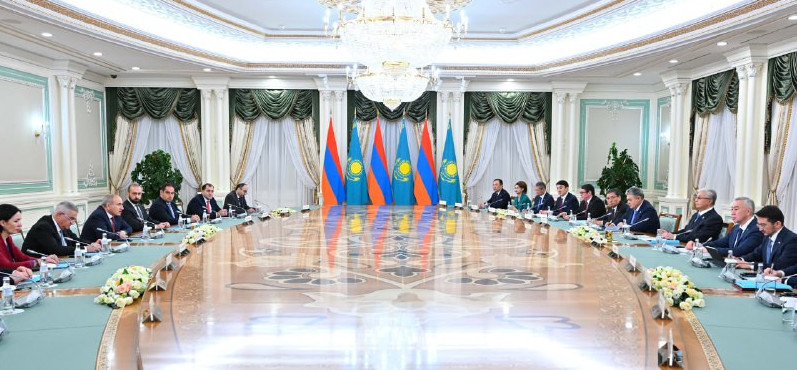 قاسىم-جومارت توقاەۆ پەن ارمەنيا پرەمەر-ءمينيسترى كەڭەيتىلگەن قۇرامدا كەلىسسوز جۇرگىزدى