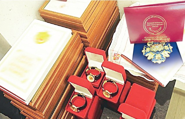 «بىزدەردە مىناداي بار, مىناداي بار...»