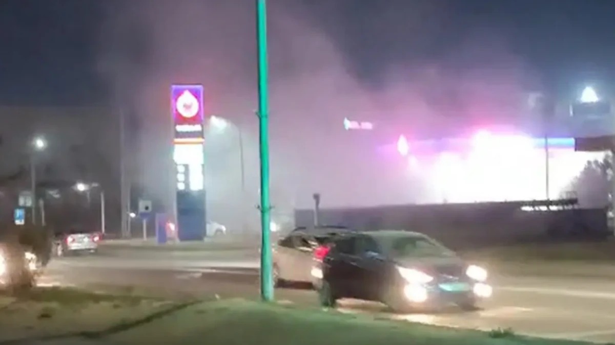 اقتاۋدا Qazaq Oil جانارماي بەكەتىندە ءورت شىعىپ, جەڭىل كولىك ورتەندى