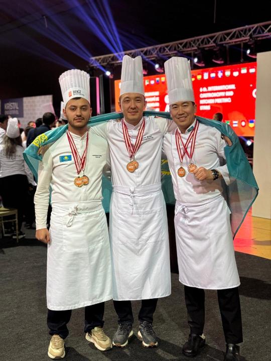 ەلوردالىق بولاشاق اسپازدار تۇركيادا وتكەن فەستيۆالدە توپ جاردى