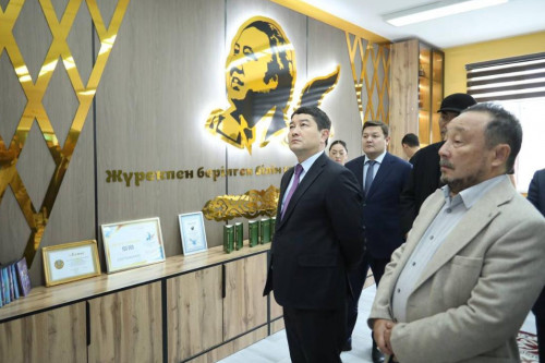 ەندى جاڭاوزەندە «ءابىشتانۋ» كابينەتى بار