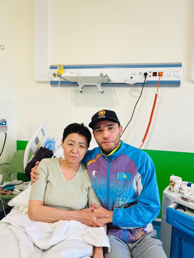 اناسىنا باۋىرىن ءبولىپ بەرگەن