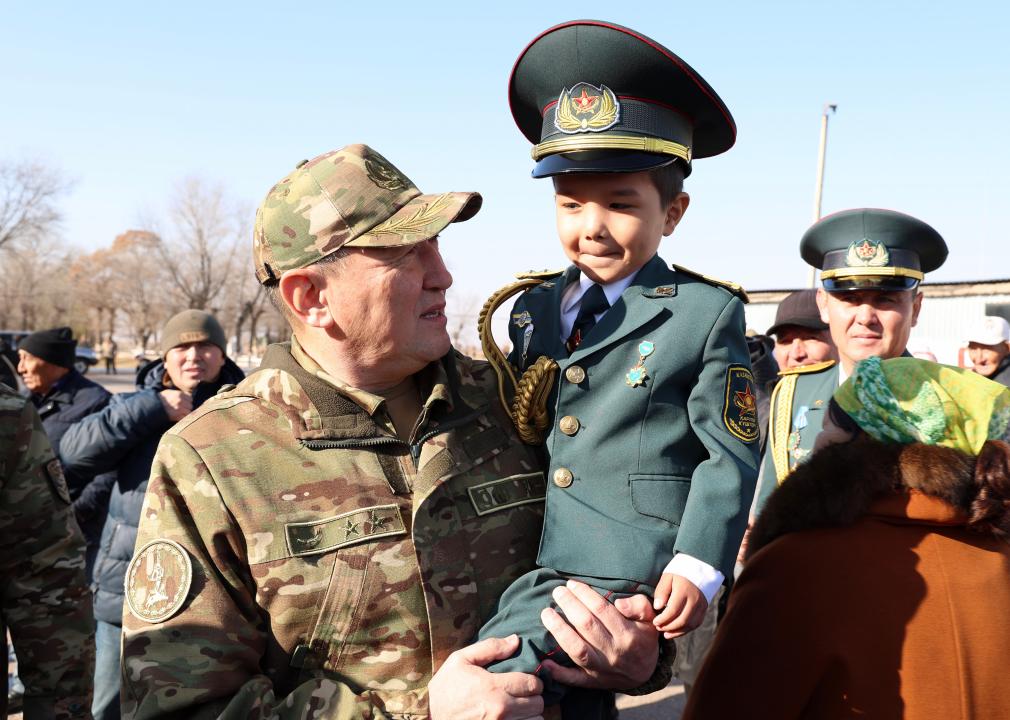 قورعانىس ءمينيسترى جاس ساربازدارمەن كەزدەستى