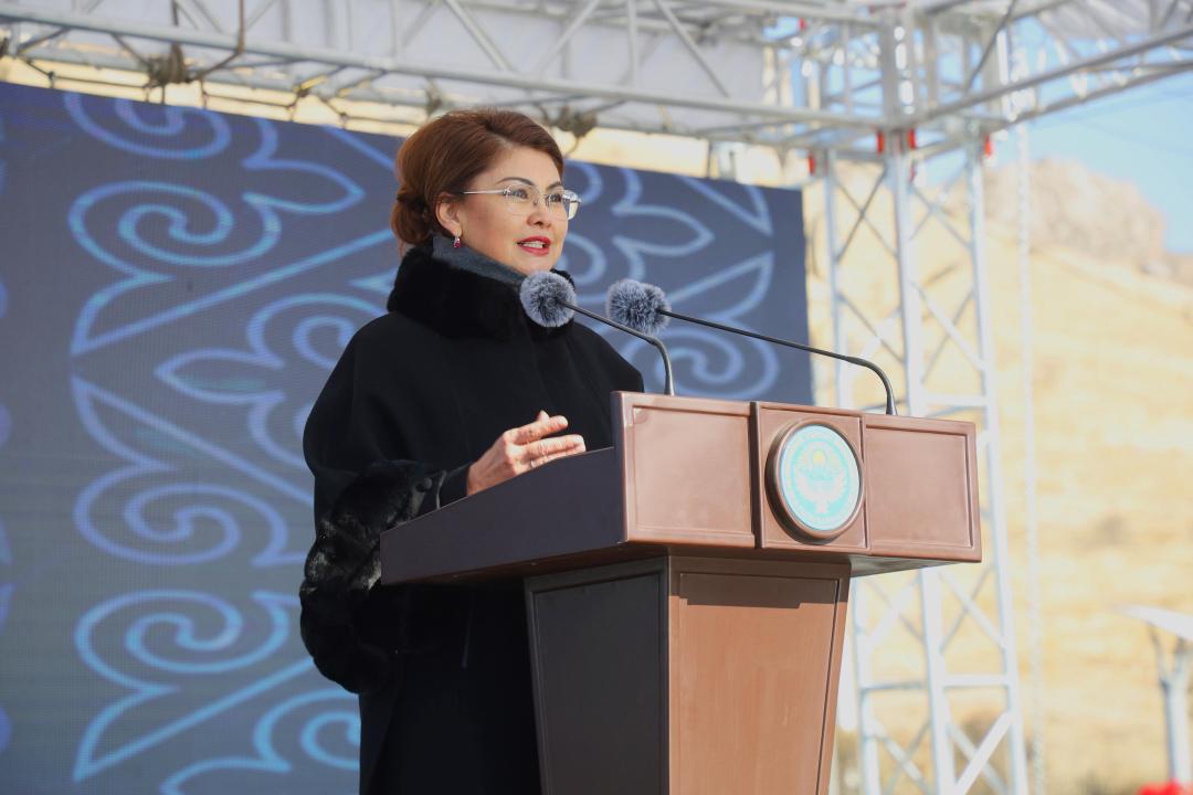 ماناس ەلىنىڭ ابايعا قۇرمەتى