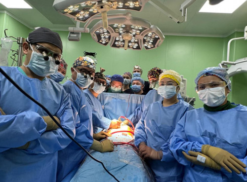 الماتىداعى كارديولوگيا ورتالىعىندا العاشقى جۇرەك اۋىستىرۋ وپەراتسياسى جاسالدى