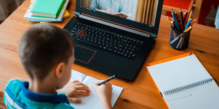 مەكتەپ وقۋشىلارى قاشىقتان وقۋعا اۋىستىرىلدى