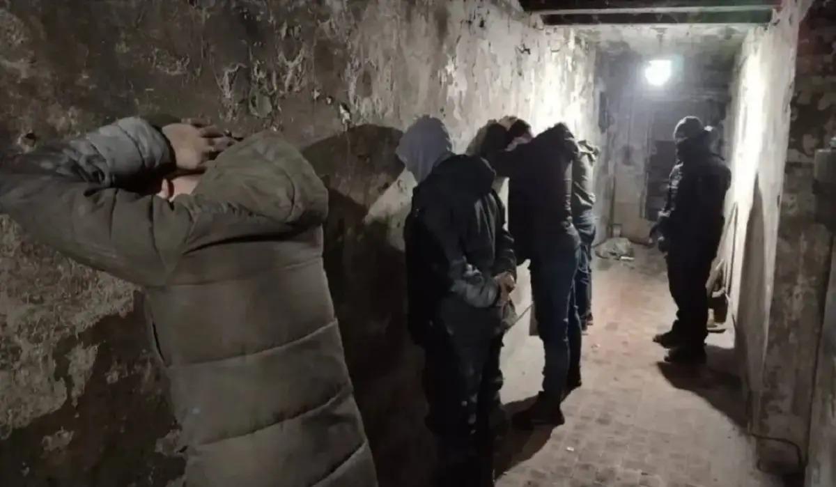 اقمولا وبلىسىندا جاسىرىن تۇردە التىن وندىرىلگەن