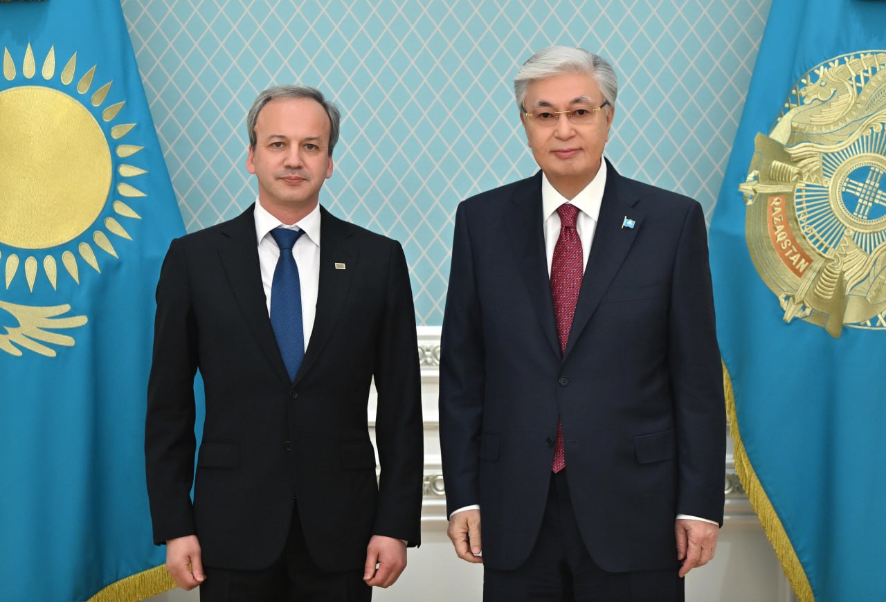 قاسىم-جومارت توقاەۆ حالىقارالىق شاحمات فەدەراتسياسىنىڭ پرەزيدەنتى اركادي دۆوركوۆيچتى قابىلدادى