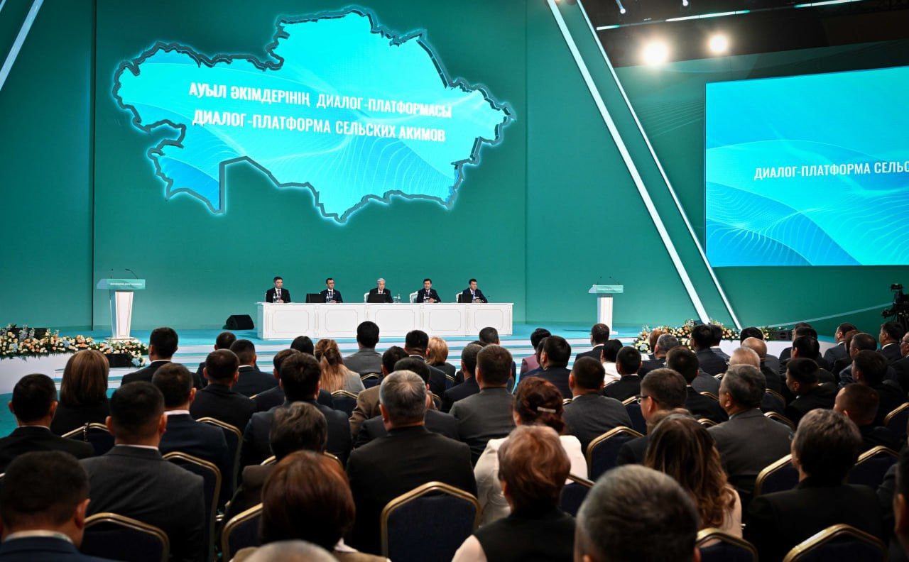 «بۇكىل بيلىك جۇيەسىنىڭ تىرەگى»: پرەزيدەنت جەرگىلىكتى اكىمدەردىڭ ەرەكشە رولىنە توقتالدى