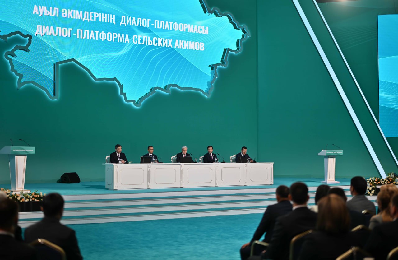 پرەزيدەنت: اۋىل اكىمدىكتەرىنىڭ قىزمەتكەرلەرىن قولداۋعا ەرەكشە كوڭىل بولگەن ءجون