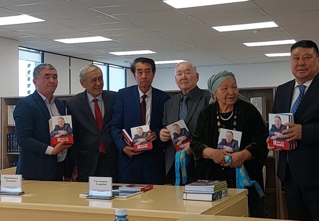 كورنەكتى جازۋشىنى ەسكە الدى