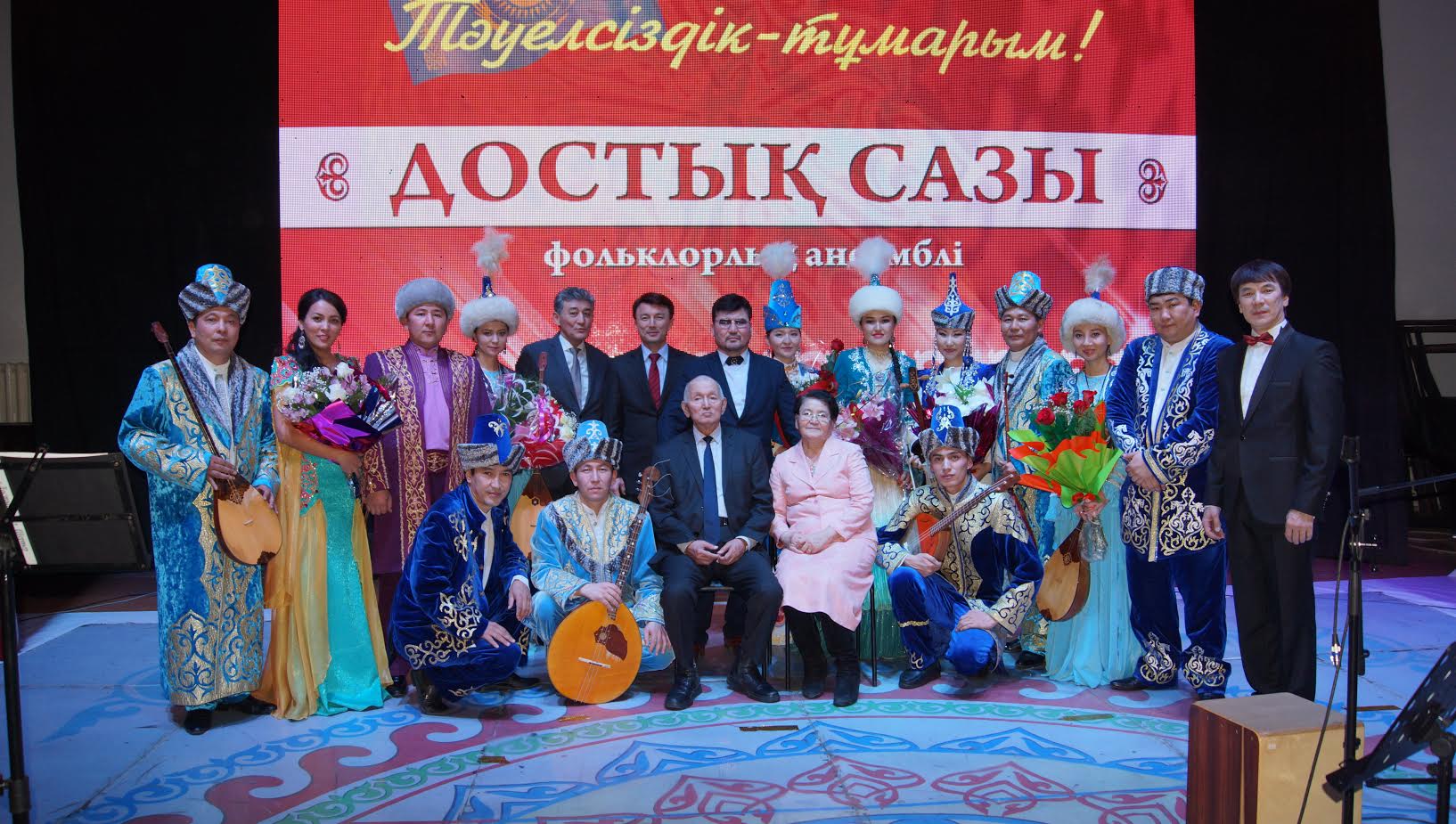 اقتوبەدە «دوستىق سازى» ءانسامبلى ونەر كورسەتتى