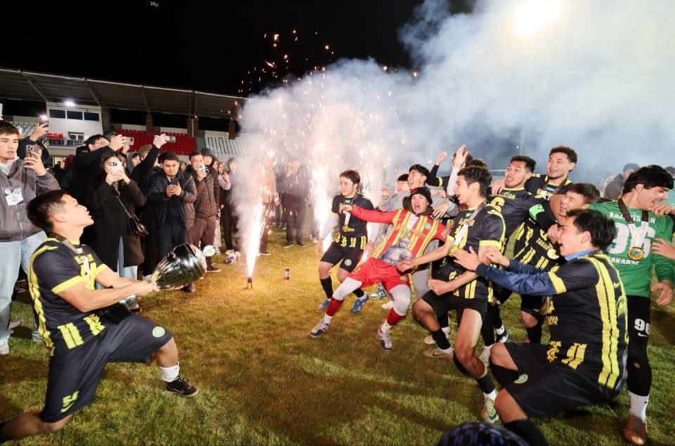 جاستار بىرلىگىن دە, ىرىلىگىن دە كورسەتتى