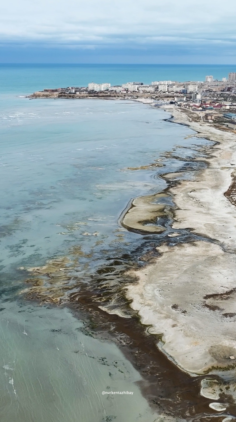 ايدىن ورتاسىندا پايدا بولعان ارال: كاسپي تەڭىزىنىڭ ەكىگە ءبولىنۋىنىڭ باستاپقى نىشانى ما؟