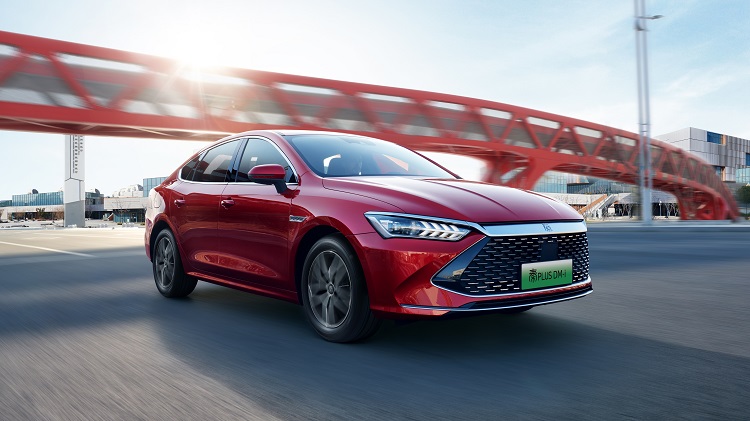 قىتايلىق BYD برەندى ساپاسىز اۆتوكولىكتەردى كەرى قايتارىپ الاتىنىن مالىمدەدى