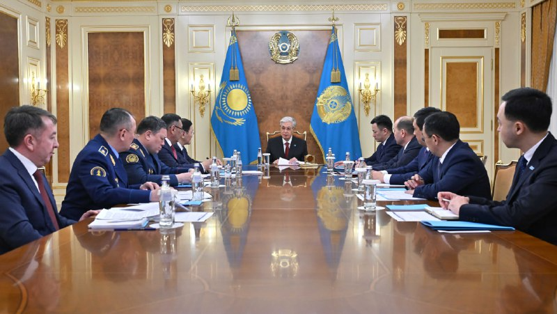 مەملەكەت باسشىسى اسكەري جانە قۇقىقتىق ءتارتىپ ماسەلەلەرى بويىنشا كەڭەس وتكىزدى