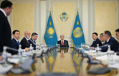 پرەزيدەنت قوردالانعان ماسەلەلەردى كەيىنگە قالدىرعان كولىك مينيسترلىگىن سىنعا الدى