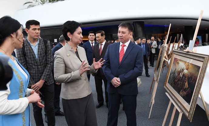 ەلباسى كىتاپحاناسىندا 7 كورمە اشىلدى (فوتو)