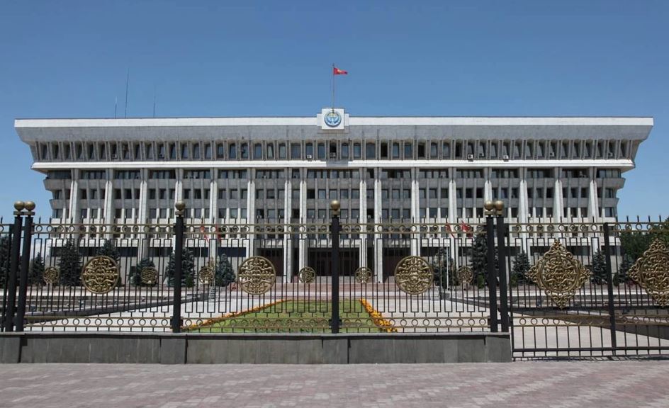 قىرعىزستانعا كىرۋ ەرەجەسى وزگەردى: ءبىزدىڭ ەلدىڭ تۇرعىندارى نەنى ەسكەرۋ كەرەك؟