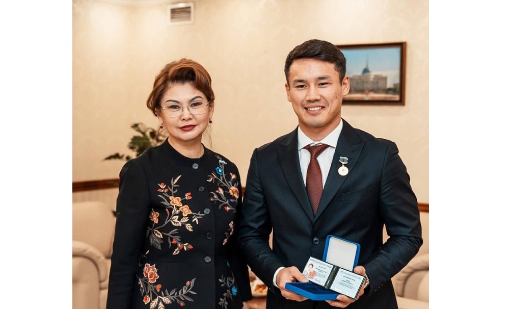 ەركەبۇلان توقتار «قازاقستاننىڭ ەڭبەك سىڭىرگەن قايراتكەرى» اتاندى