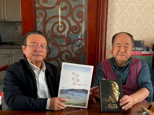 قازاق جازۋشىسى نوبەل يەگەرى مو يانعا «اباي» كىتابىن سىيلادى