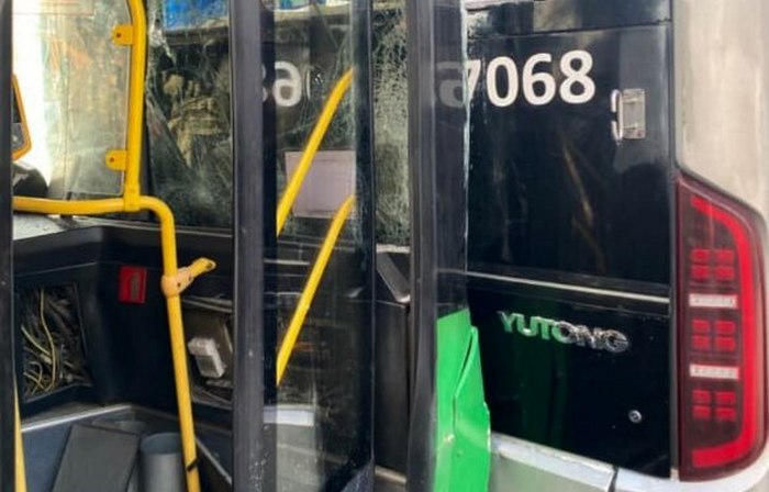 الماتىدا اۆتوبۋس ايالداماداعى تروللەيبۋسقا سوعىلدى: ءبىر جولاۋشى زارداپ شەكتى