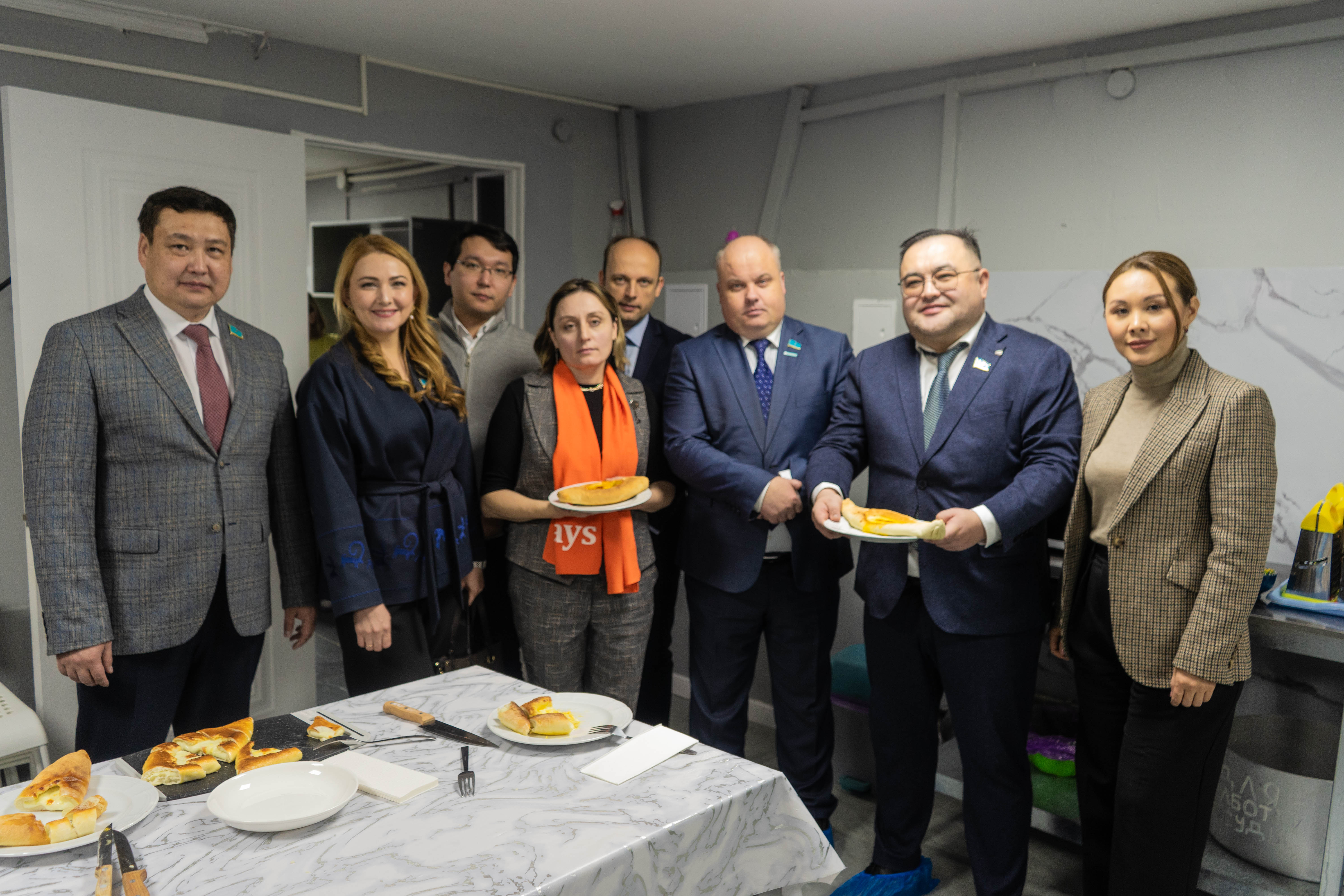 استانادا زورلىق-زومبىلىق كورگەن ايەلدەر مەن بالالارعا قولداۋ كورسەتىلدى