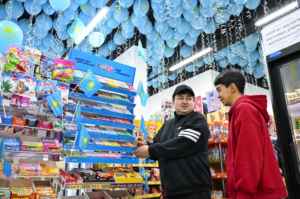 شاعىن دۇكەننىڭ تاۋەلسىزدىككە شاشۋى