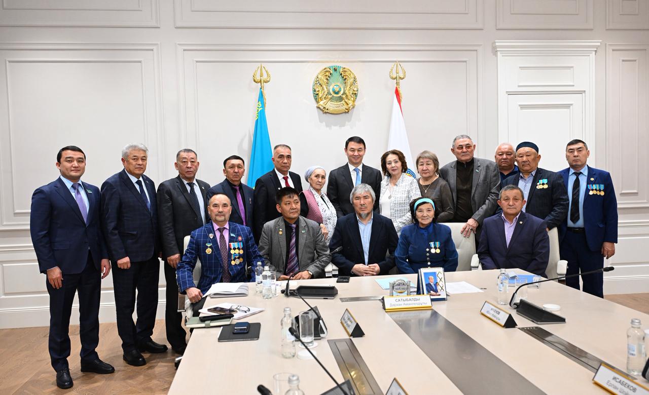 جەلتوقسان ەرلەرىنە ەرەكشە قۇرمەت