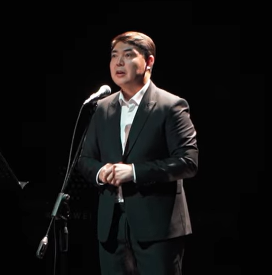 جالىنداپ كەلىپ جارقىراپ جۇرگەن ونەرپاز