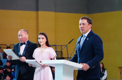 گەننادي گولوۆكين كوكشەتاۋداعى سپورت كەشەنىنىڭ اشىلۋ راسىمىنە قاتىستى