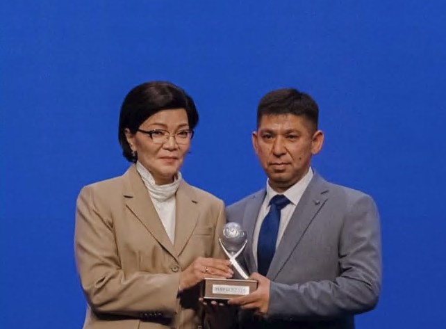 قوس كومپانيا – «پارىز» جەڭىمپازى