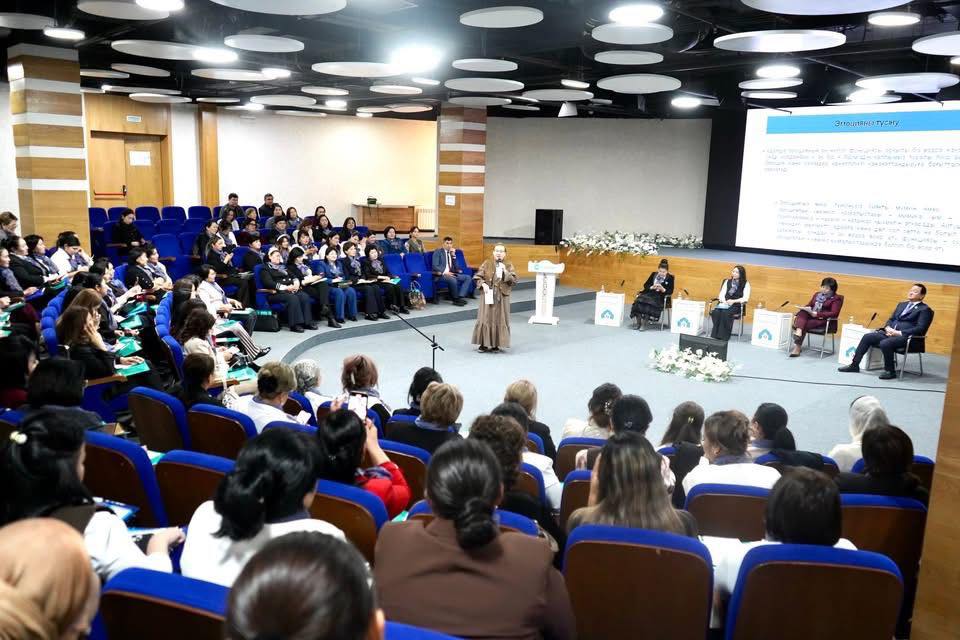 تۇركىستاندا ايەلدەردىڭ ساياسي كوشباسشىلىق مەكتەبى اشىلدى