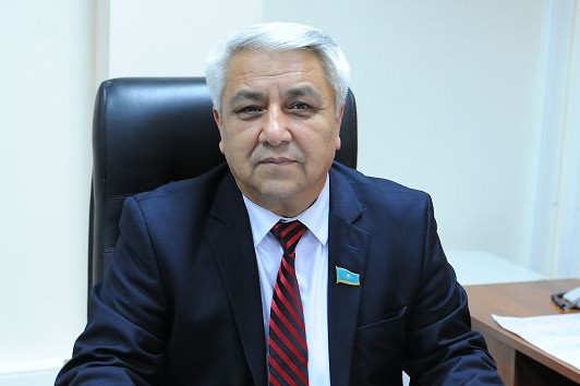 ەردىڭ اتىن ەڭبەك شىعارادى. فاحريددين قاراتاەۆپەن سۇحبات