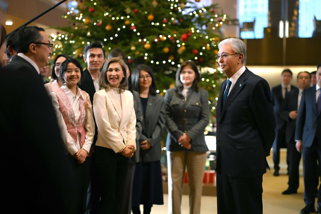 قاسىم-جومارت توقاەۆ جاپونيادا تۇرىپ جاتقان قازاقستاندىقتارمەن كەزدەستى