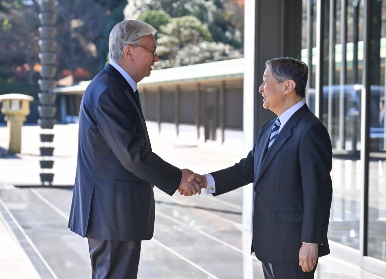 پرەزيدەنت جاپونيا يمپەراتورىنىڭ سارايىنا باردى