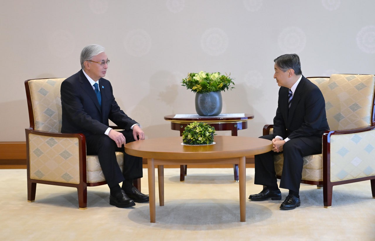 مەملەكەت باسشىسى جاپونيا يمپەراتورى نارۋحيتومەن كەزدەستى