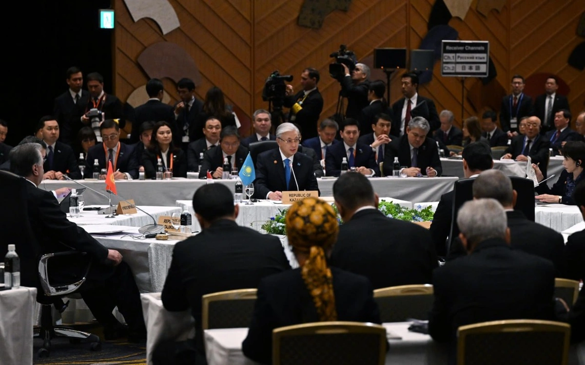 پرەزيدەنتتىڭ جاپونياعا ساپارى اياسىندا 60-تان استام ەكىجاقتى قۇجاتقا قول قويىلدى