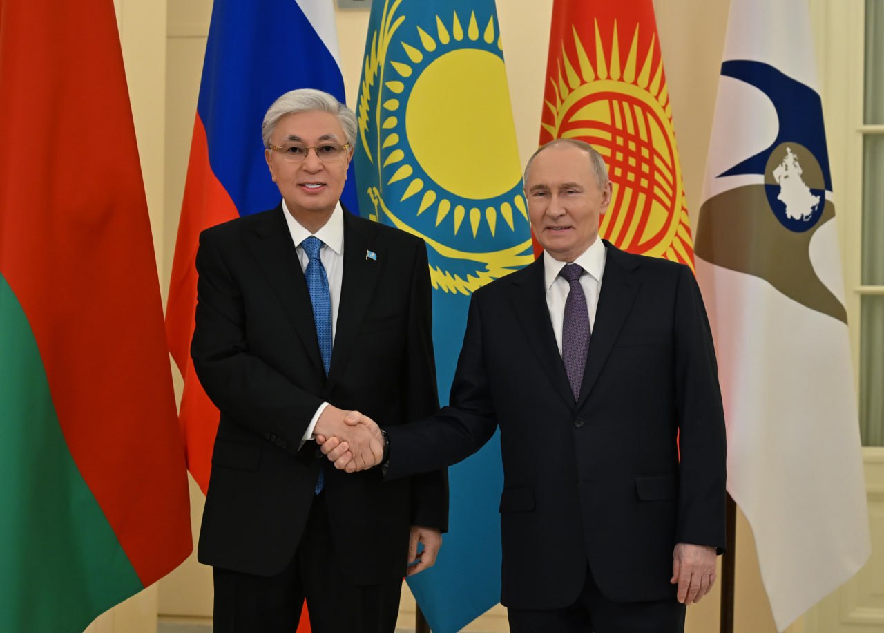 مەملەكەت باسشىسى ەلتسين اتىنداعى پرەزيدەنتتىك كىتاپحاناعا باردى