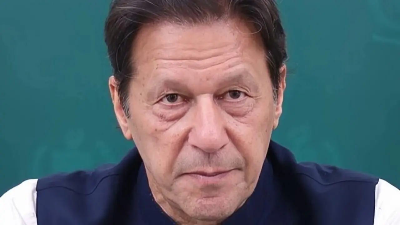 پاكىستاننىڭ ەكس-پرەمەرى يمران حان مەن جۇبايى 17 جىلعا سوتتالدى