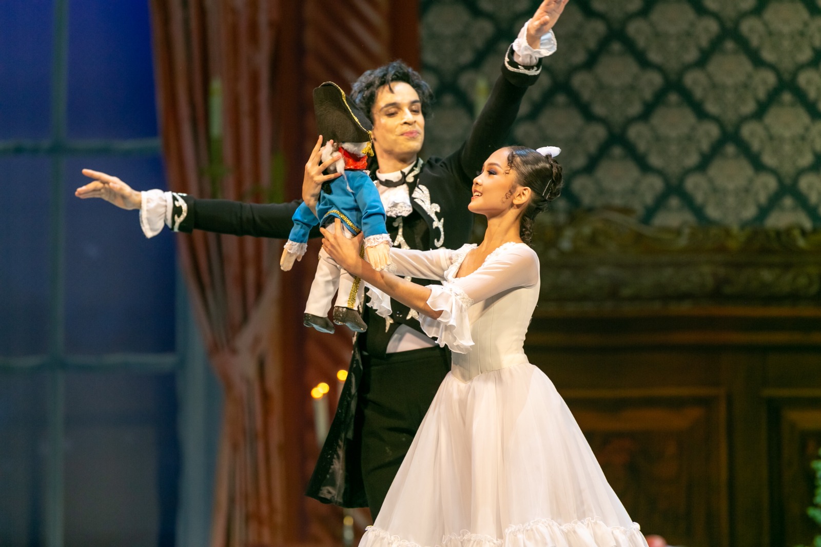 «استانا بالەت» تەاترى جاڭا جىل قارساڭىندا قانداي قويىلىمدار ۇسىنادى؟