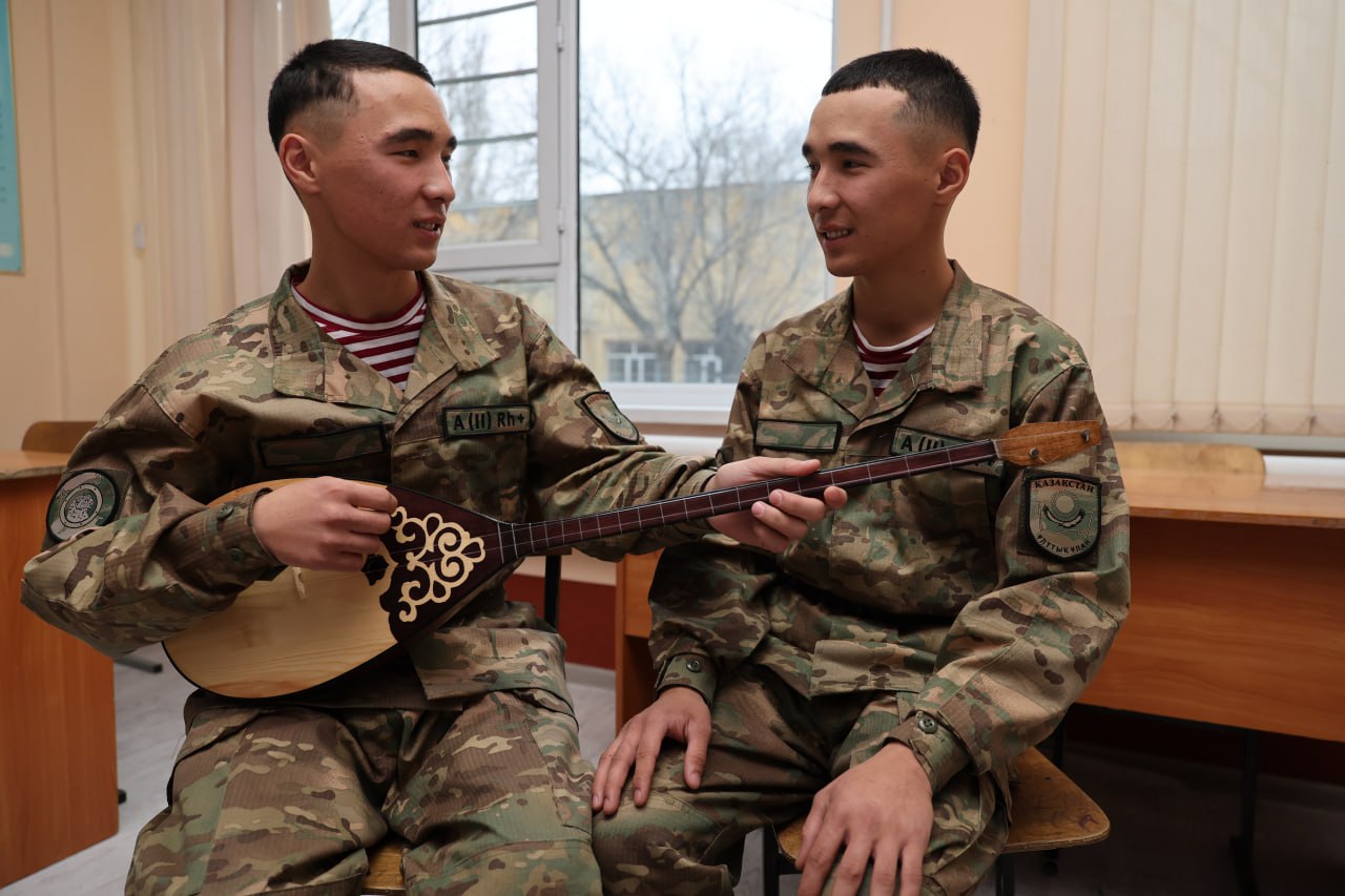 ۇلتتىق ۇلان ساپىندا ەگىز ساربازدار قىزمەت ەتەدى