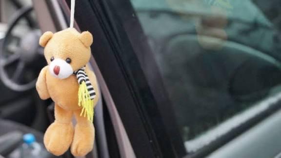 ريددەر تۇرعىنى بالانى كولىكپەن قاعىپ, ءوزى جالتارىپ كەتكەن