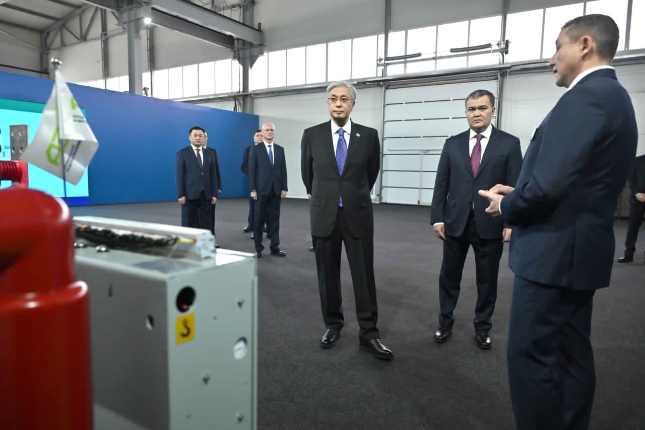 پرەزيدەنت ەلورداداعى وڭدەۋ ونەركاسىبى كاسىپورىندارىنىڭ كورمەسىنە باردى