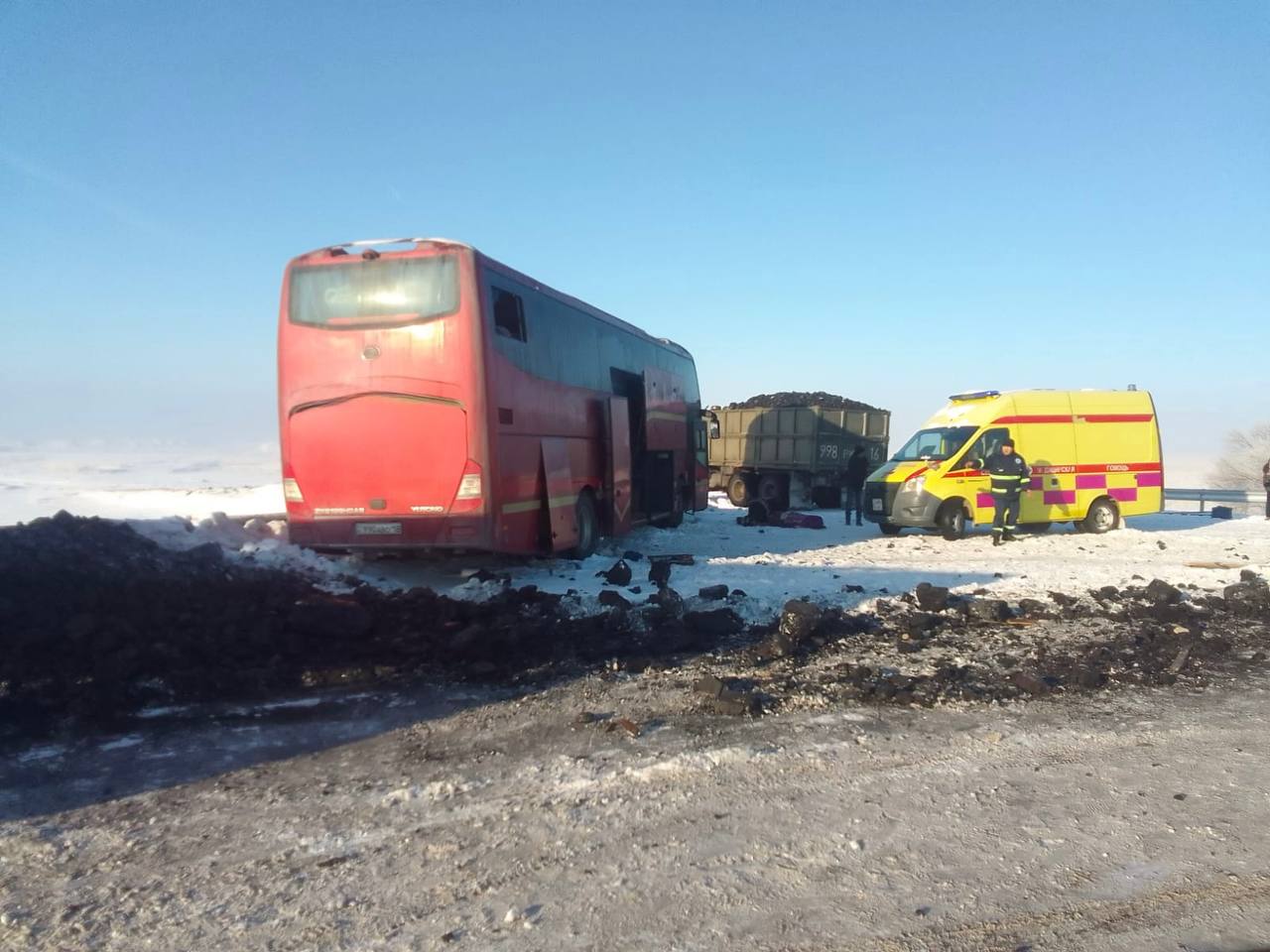 الماتى – وسكەمەن تاسجولىندا اۆتوبۋس پەن جۇك كولىگى سوقتىعىسىپ, ءبىر ادام قازا تاپتى